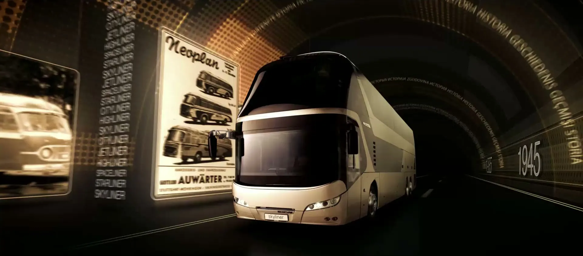 Doppelstock-Reisebus Skyliner fährt in einen goldbraun leuchtenden Tunnel, an den Wänden Archivbilder und Plakate der Neoplan-Geschichte